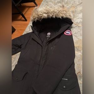 Canada Goose Women’s Trillium Parka With Fur Hood trim. Black Size Medium